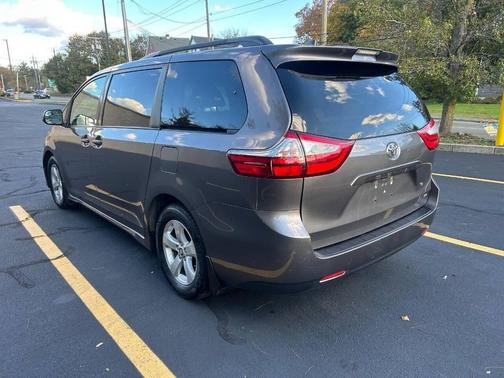 2019 Toyota Sienna LE