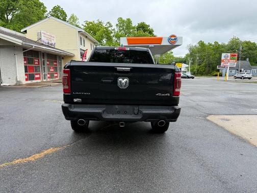 Diamond Black Crystal Pearlcoat 2019 RAM 1500 Limited