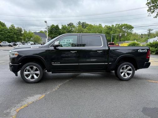Diamond Black Crystal Pearlcoat 2019 RAM 1500 Limited