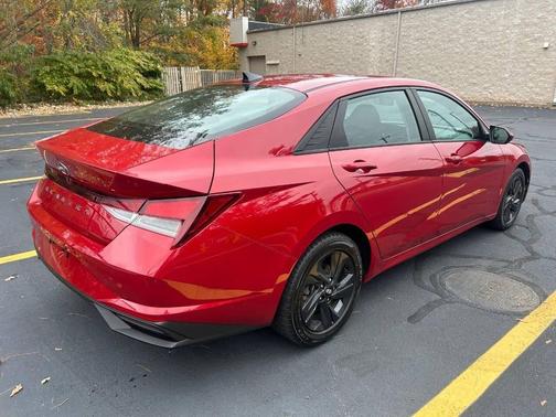 2021 Hyundai ELANTRA SEL