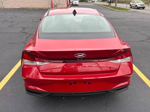 2021 Hyundai ELANTRA SEL