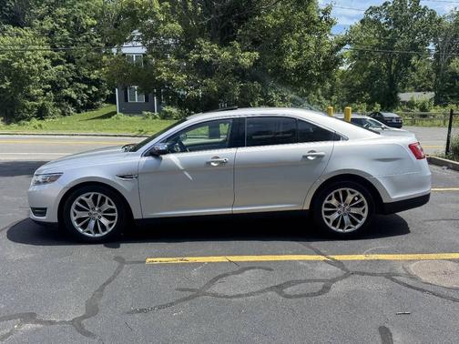 Ingot Silver Metallic 2015 Ford Taurus Limited