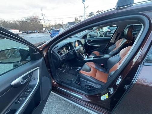 2018 Volvo V60 Cross Country T5