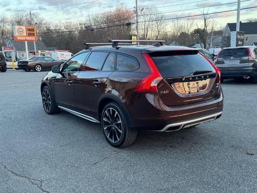 2018 Volvo V60 Cross Country T5