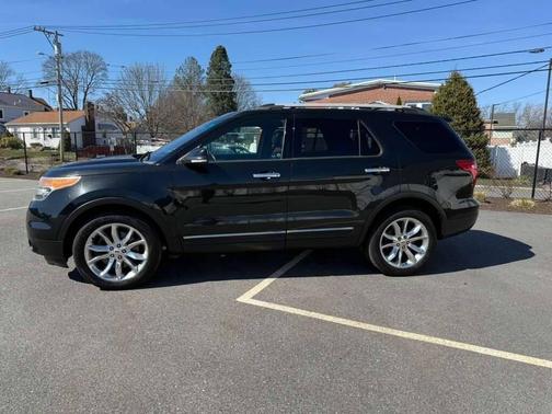 Tuxedo Black Metallic 2014 Ford Explorer XLT