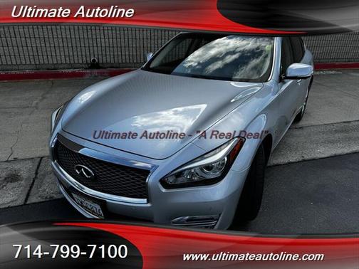 2017 INFINITI Q70 3.7