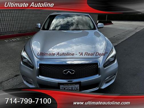 2017 INFINITI Q70 3.7