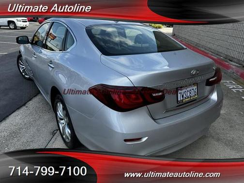 2017 INFINITI Q70 3.7