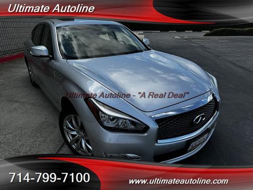 2017 INFINITI Q70 3.7