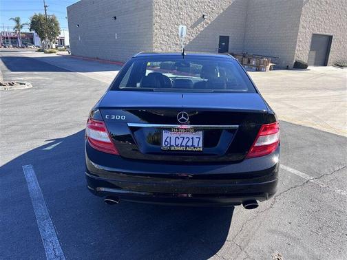 Photo 5 of 32 of 2010 Mercedes-Benz C-Class C 300