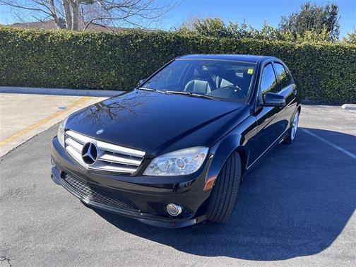 Photo 3 of 32 of 2010 Mercedes-Benz C-Class C 300