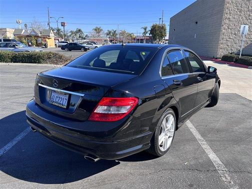 Photo 4 of 32 of 2010 Mercedes-Benz C-Class C 300