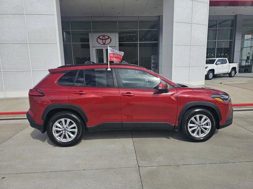 2024 Toyota Corolla Cross LE