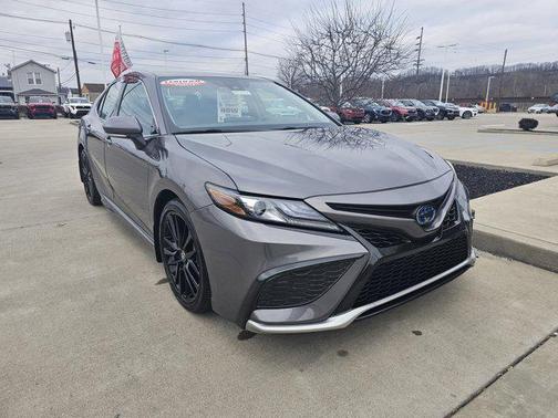 2024 Toyota Camry Hybrid SE