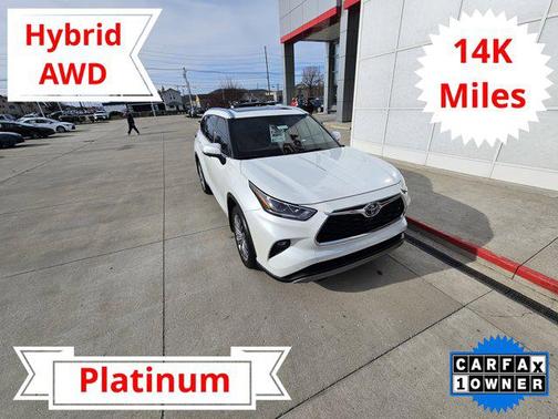 2022 Toyota Highlander Hybrid Platinum