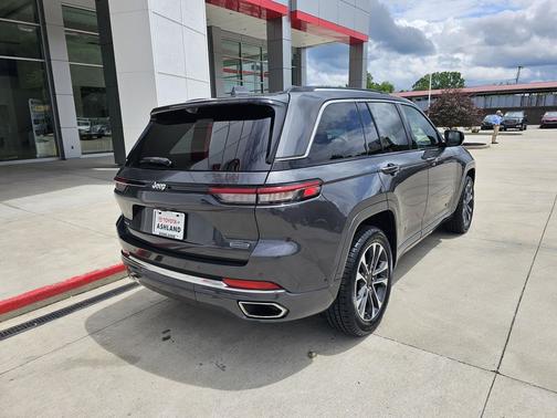 Baltic Gray Metallic Clearcoat 2022 Jeep Grand Cherokee Overland