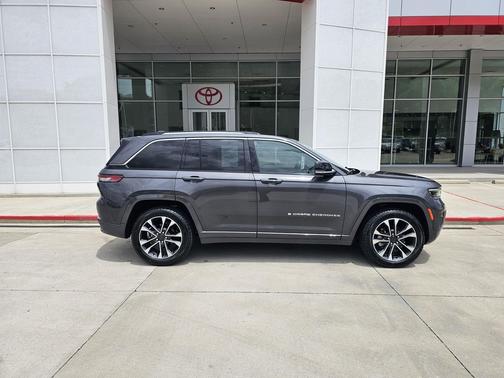 Baltic Gray Metallic Clearcoat 2022 Jeep Grand Cherokee Overland