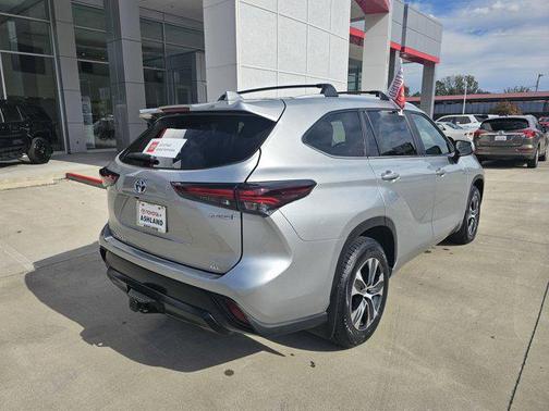2024 Toyota Highlander Hybrid XLE