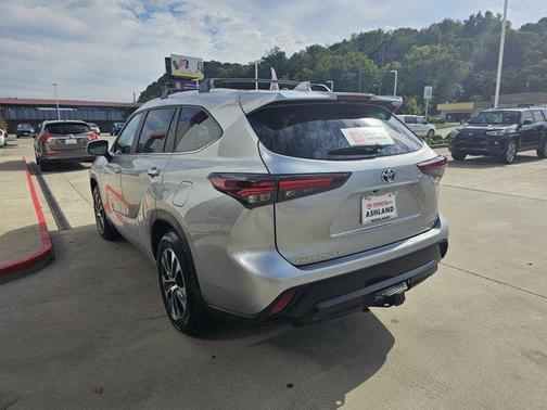 2024 Toyota Highlander Hybrid XLE