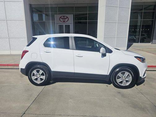 Summit White 2020 Chevrolet Trax LS