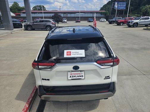 2022 Toyota RAV4 Hybrid SE