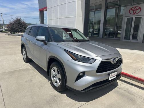 Celestial Silver Metallic 2022 Toyota Highlander Hybrid LE