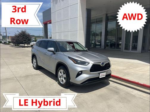 Celestial Silver Metallic 2022 Toyota Highlander Hybrid LE