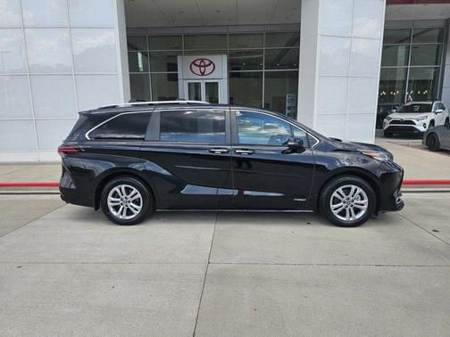 2021 Toyota Sienna Platinum 7 Passenger