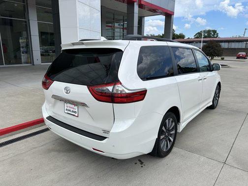 2020 Toyota Sienna Limited Premium