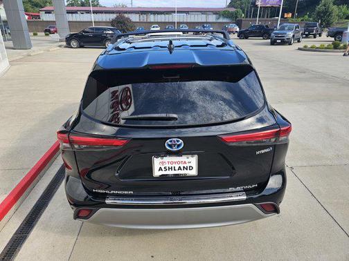 2021 Toyota Highlander Hybrid Platinum