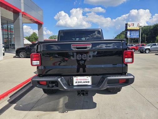 2023 Jeep Gladiator Sport S