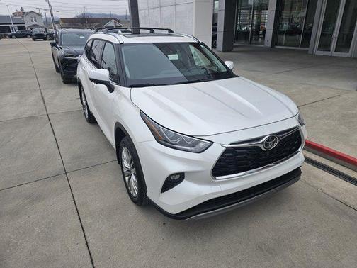 2026 Toyota Highlander Hybrid Platinum