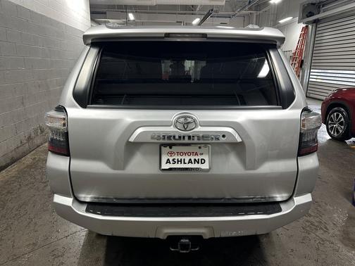 Classic Silver Metallic 2017 Toyota 4Runner SR5 Premium