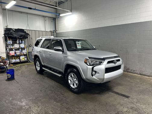 Classic Silver Metallic 2017 Toyota 4Runner SR5 Premium
