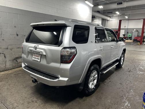 Classic Silver Metallic 2017 Toyota 4Runner SR5 Premium