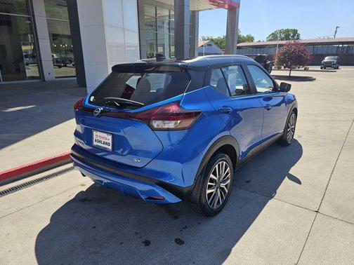 Electric Blue Metallic/Super Black 2024 Nissan Kicks SV