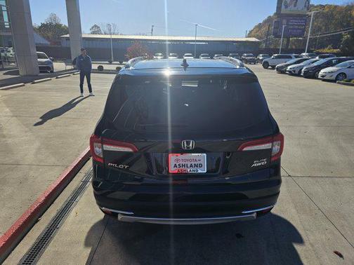 2022 Honda Pilot AWD Elite