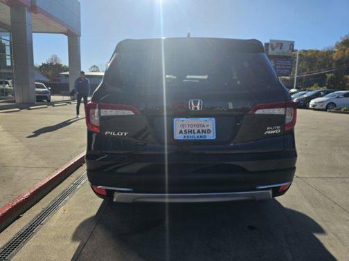 2022 Honda Pilot AWD Elite