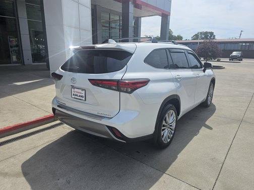 Wind Chill Pearl 2023 Toyota Highlander Platinum