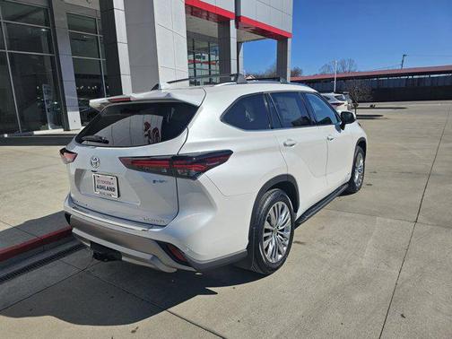 2026 Toyota Highlander Hybrid Platinum