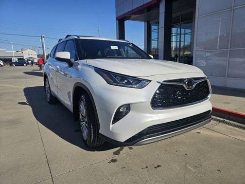 2026 Toyota Highlander Hybrid Platinum