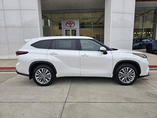 2026 Toyota Highlander Hybrid Platinum