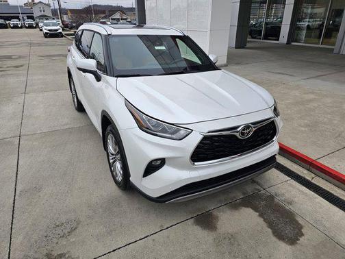 2026 Toyota Highlander Hybrid Platinum