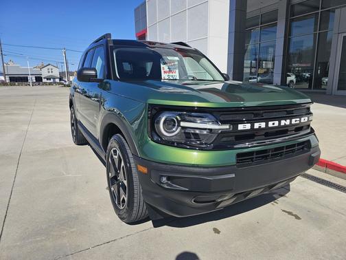 Eruption Green Metallic 2024 Ford Bronco Sport Outer Banks