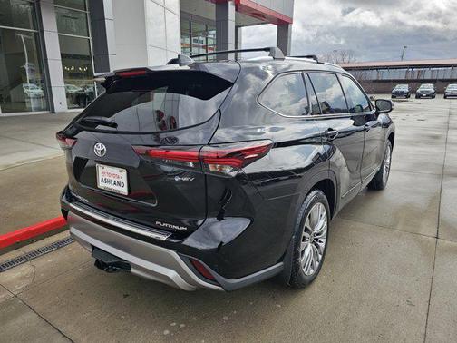 2026 Toyota Highlander Hybrid Platinum