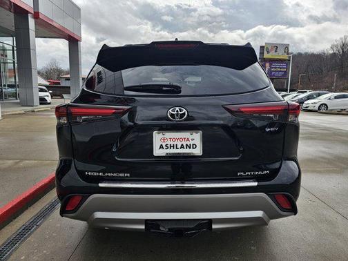 2026 Toyota Highlander Hybrid Platinum