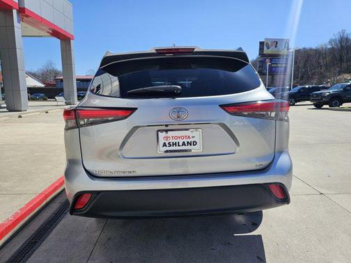 2020 Toyota Highlander LE