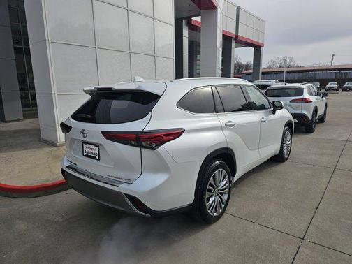2022 Toyota Highlander Platinum