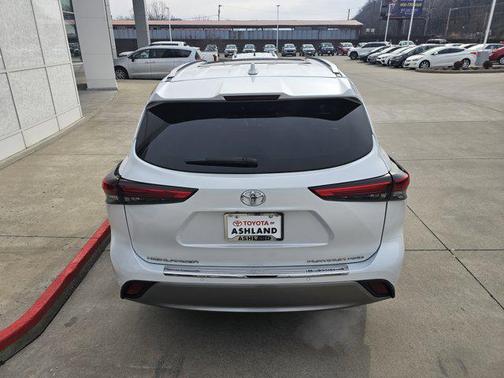 2022 Toyota Highlander Platinum