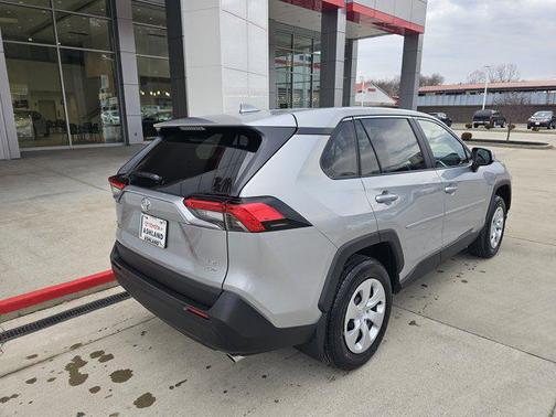 2025 Toyota RAV4 LE